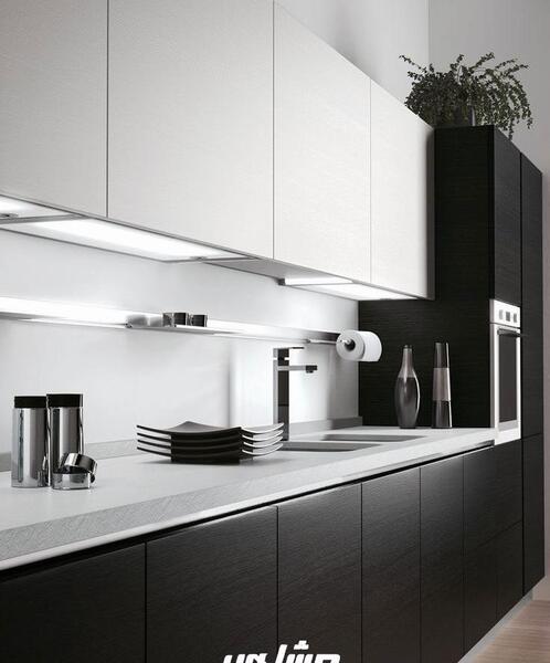 عکس کابینت سفید با صفحه مشکی