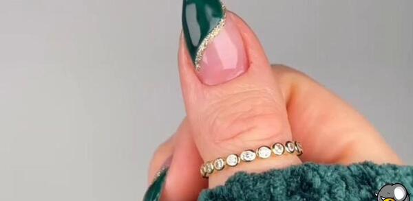 عکس ناخن سبز یشمی