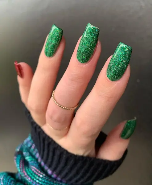 عکس ناخن سبز آبی
