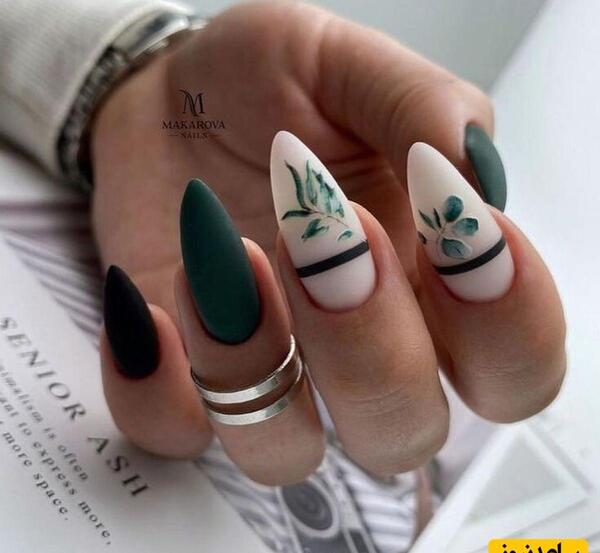 عکس ناخن سبز تیره