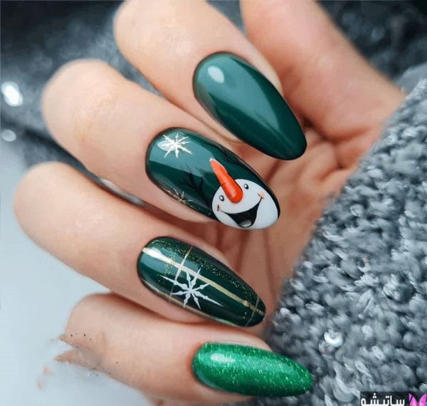 عکس ناخن سبز تیره