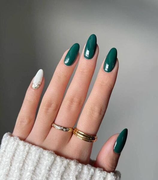 عکس ناخن سبز تیره