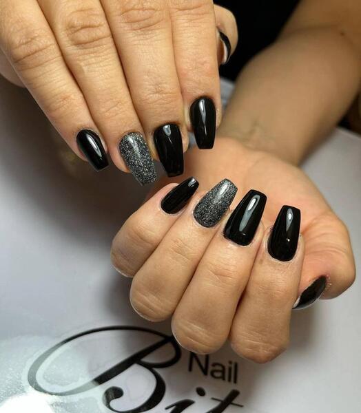 عکس ناخن سیاه شده