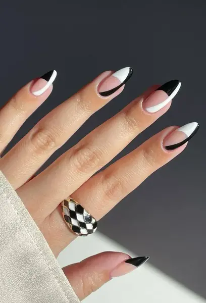 عکس ناخن سیاه و سفید ساده