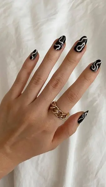 عکس مدل ناخن سیاه و سفید