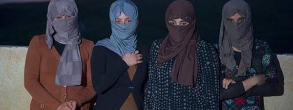 عکس دختر با صلیب