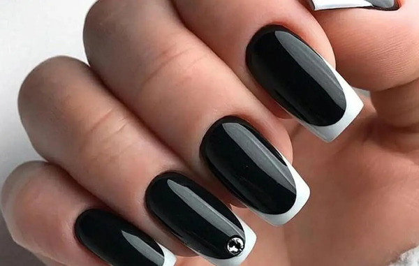 عکس ژل ناخن سیاه و سفید
