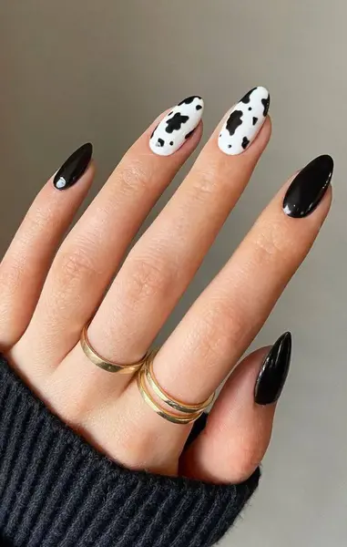 عکس ناخن ژلی سیاه و سفید