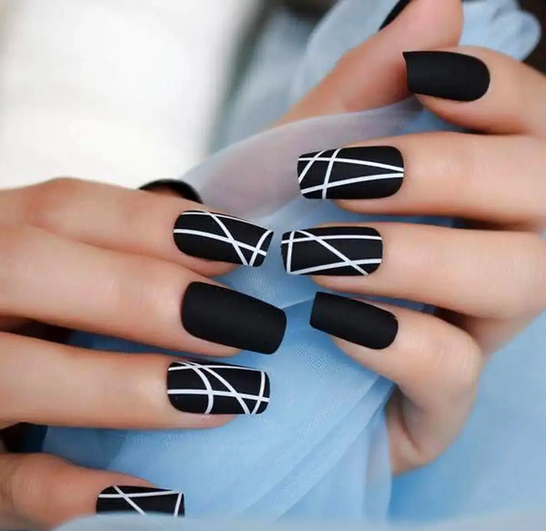 عکس ناخن ژلی سیاه و سفید