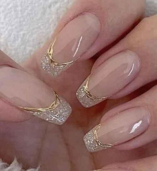 عکس ناخن فرنچ طلایی