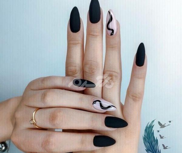عکس ناخن فرنچ مشکی سفید