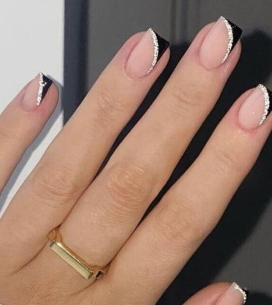 عکس ناخن فرنچ مشکی سفید
