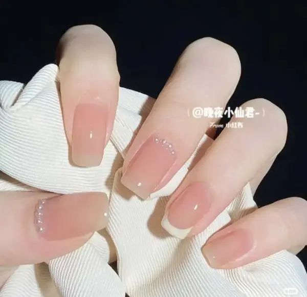 عکس کاشت ناخن فرنچ سفید