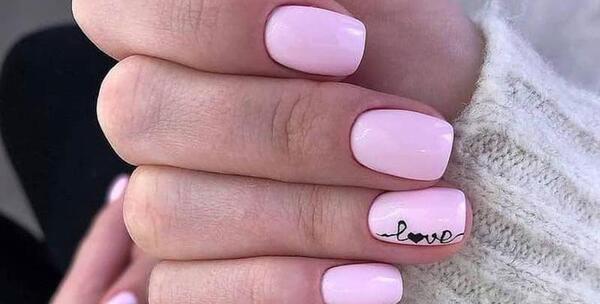 عکس ناخن کوتاه صورتی