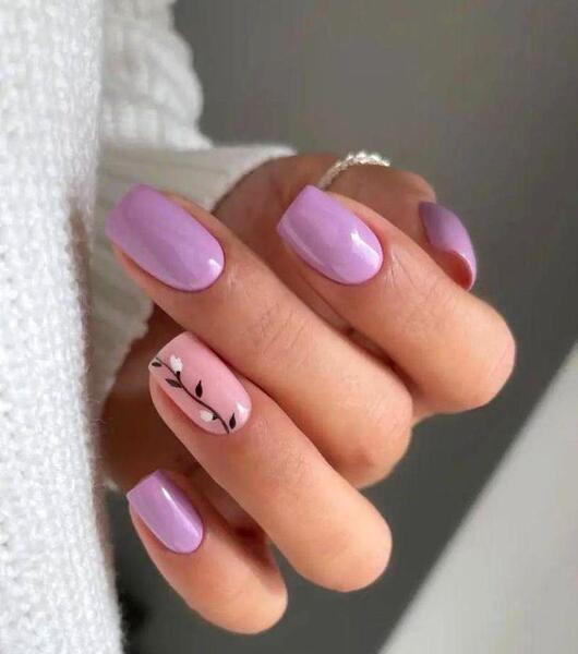 عکس ناخن کار در حال کار