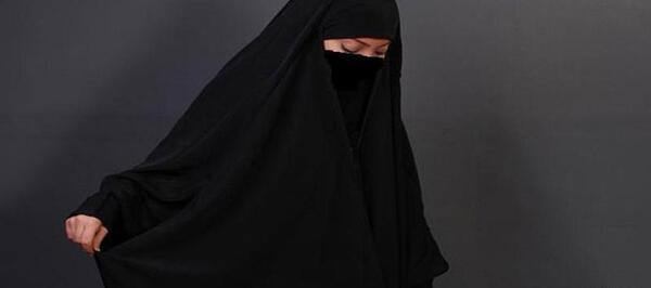 عکس دختر با چادر مشکی
