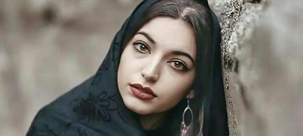 عکس دختر چشم ابرو مشکی کارتونی