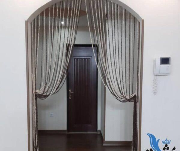عکس ماه از پشت پنجره و پرده