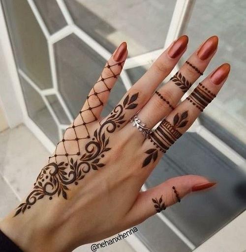 عکس ماه روی دست