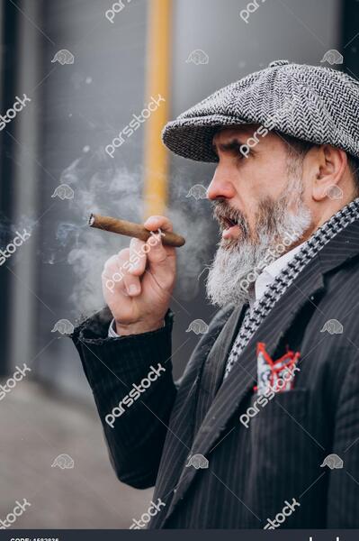 عکس سیگار مرد
