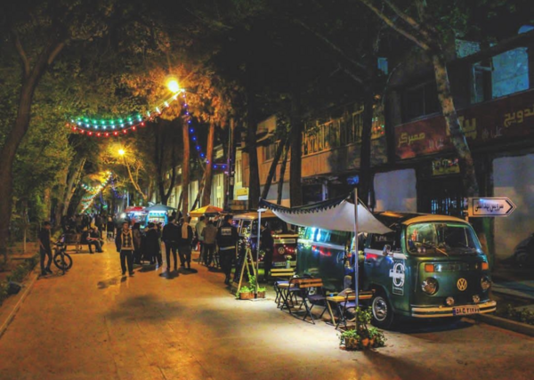 عکس توی پارک شب