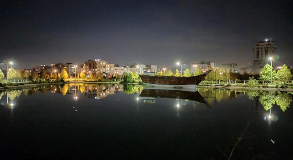 عکس توی پارک شب