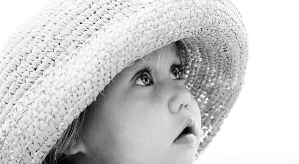 عکس مرد نیم رخ با کلاه