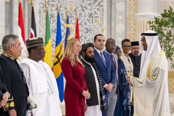 عکس طالبان با زنان چینی