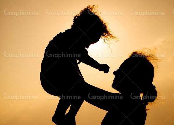 عکس مادر بچه بغل