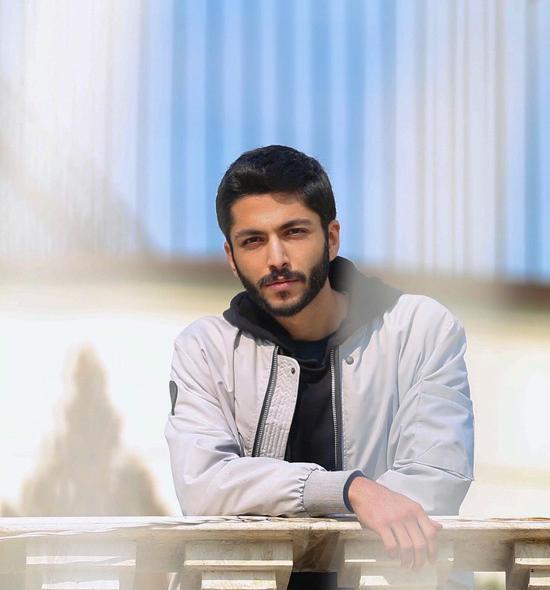 عکس مادر پدر کیسان دیباج