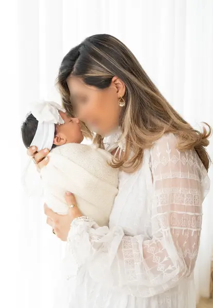 عکس مادر پدر با نوزاد