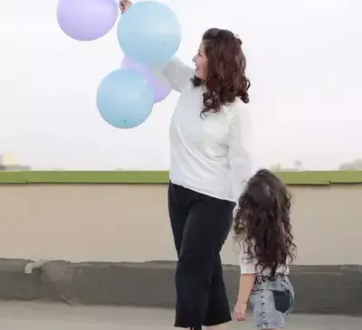 ژست عکس مادر دختری در طبیعت