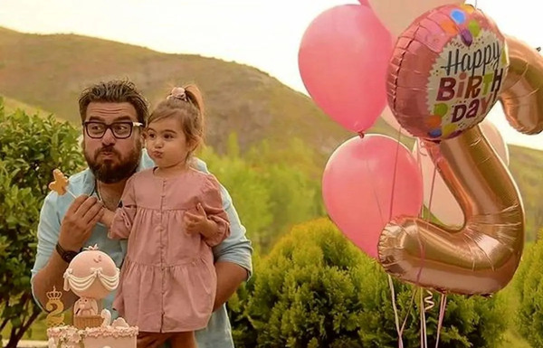 ژست عکس مادر و دختر جوان