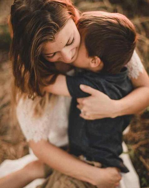 ژست عکس مادر پسری برای تولد