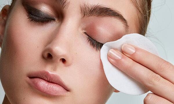 عکس آرایش پاک کن