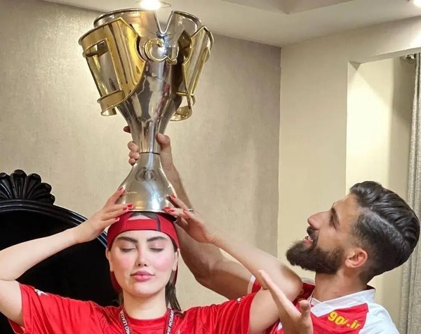 عکس بازیکن های پرسپولیس با همسرانشان
