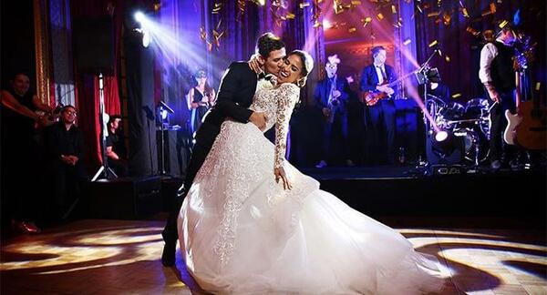 رقص با تابلو عکس عروس و داماد
