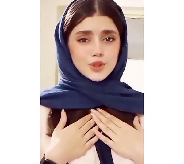 عکس خواننده روم زوم کنی