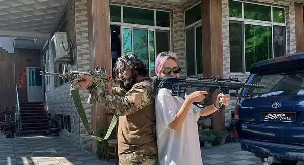 عکس های طالبان با زنان چینی