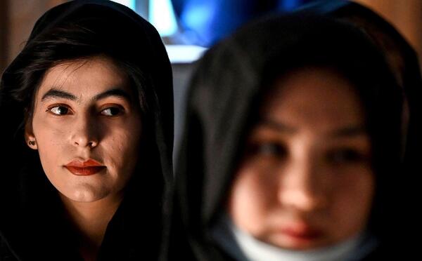 عکس های طالبان با زنان چینی