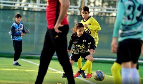 عکس زمین فوتبال بچه ها