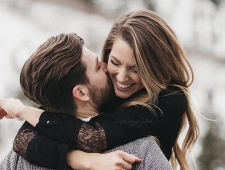 عکس عاشقانه زن و شوهر در آغوش هم
