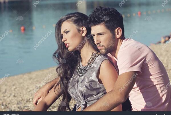 عکس عاشقانه زن و شوهر در آغوش هم