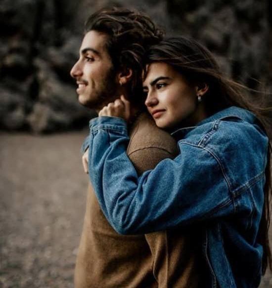 عکس عاشقانه زن و شوهر در آغوش هم