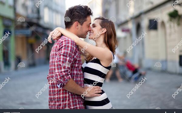 عکس عاشقانه زن و شوهر در آغوش هم