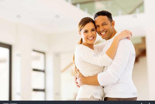 عکس عاشقانه زن و شوهر در آغوش هم
