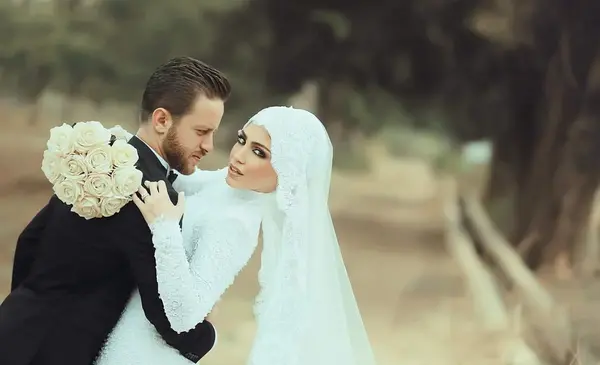 عکس عاشقانه عروس داماد با متن