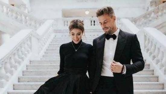 عکس عاشقانه دونفره ست لباس