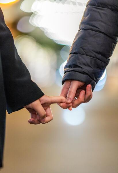 عکس عاشقانه دست زن و مرد