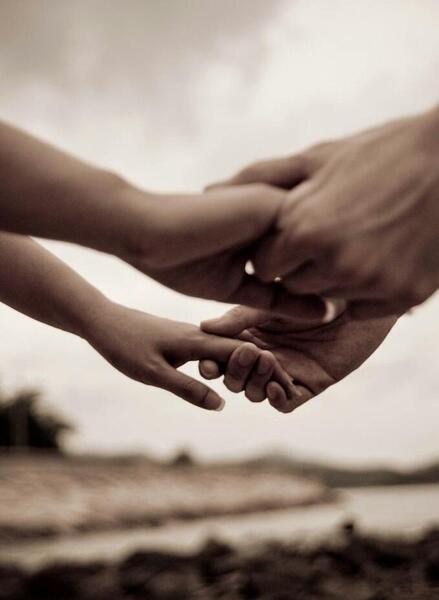 عکس عاشقانه دست زن و مرد
